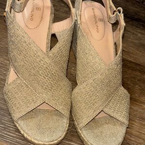 Bandolino Women's sandals shimmering Gold Wedges 7.5  M